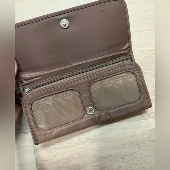 NWT Lug Travel Wallet - Picture 5 of 5